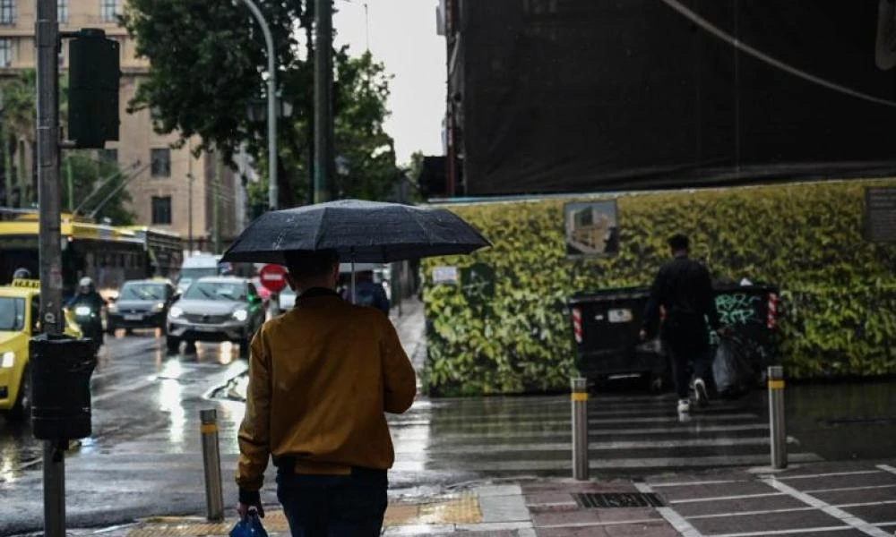 Άστατος ο καιρός σήμερα: Καταιγίδες σε όλη την Ελλάδα - Στους 19 βαθμούς ο υδράργυρος